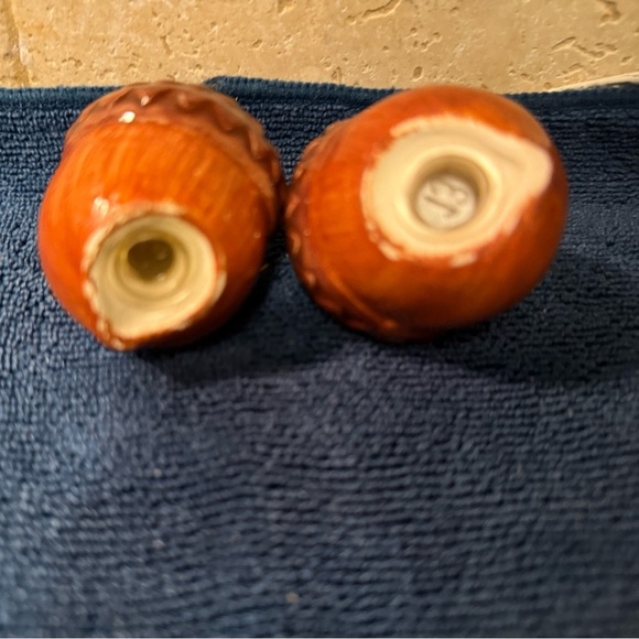 Vintage Ceramic Acorn Salt & Pepper Shaker Fall / Thanksgiving Table Setting! - Picture 4 of 4